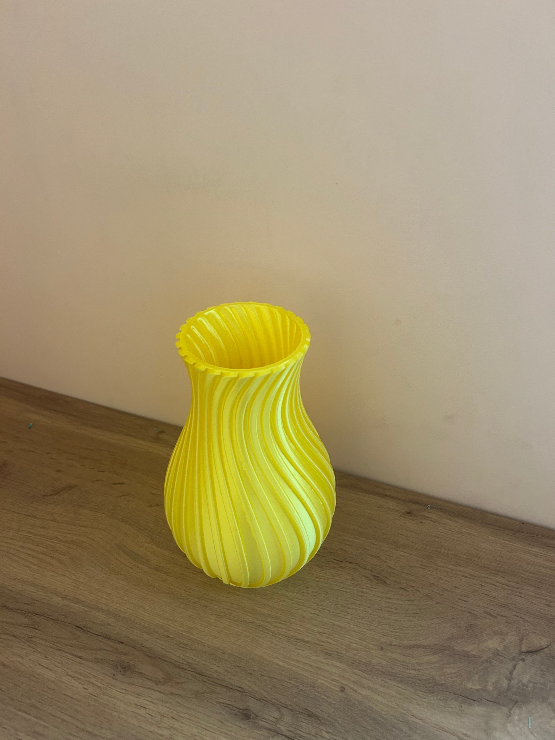 Dettaglio del Vaso Sonnino in PLA ecologico di design artigianale