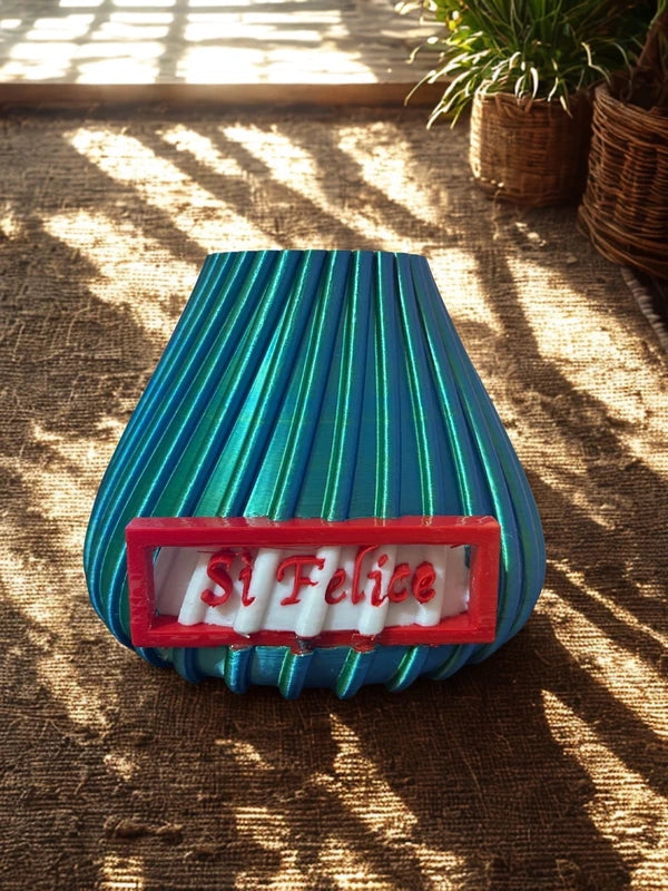 Vaso romantico verde con cuore rosso, ideale per piante e fiori da interni